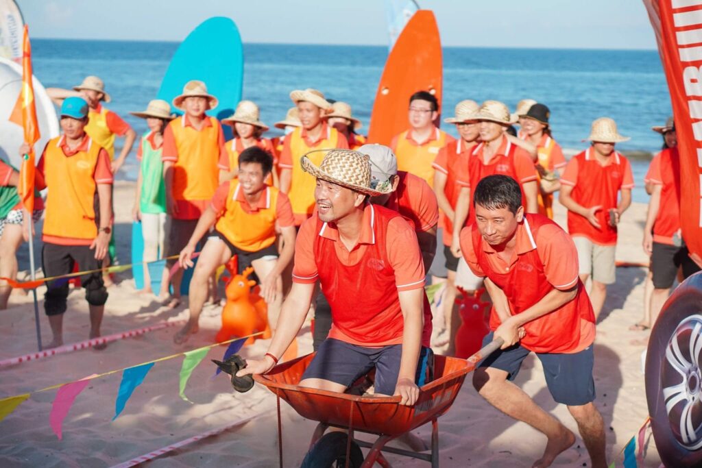 Thuê xe tổ chức team-building – Gợi ý xe phù hợp & tiết kiệm